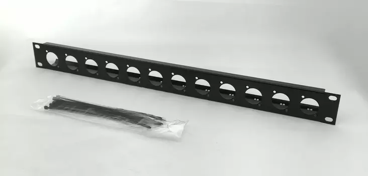 Neutrik RP12 räkkipaneeli 12 D-sarjan liittimille, 1U - 19'' räkkitarvikkeet - RP12 - 2