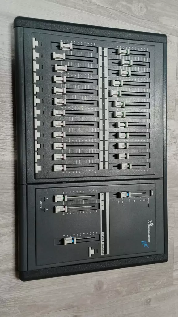 StrandLighting LX12 valopöytä (käytetty) - DMX-ohjaimet - LX12KAYT - 1