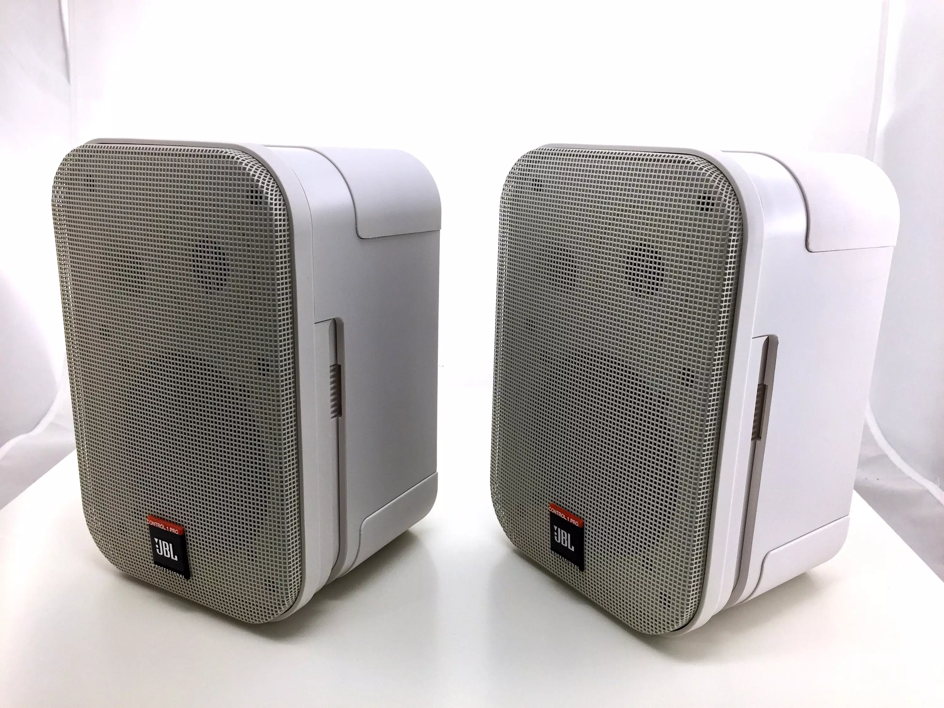 JBL Control 1 Pro WH kaiutinpari, valkoinen - St. Paul's Sound